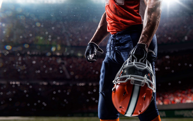 Football player stadium rain drops free wallpaper for desktop - medium preview image