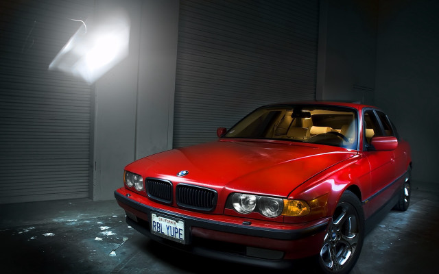 Red car garage lightbulb door free wallpaper for desktop - medium preview image