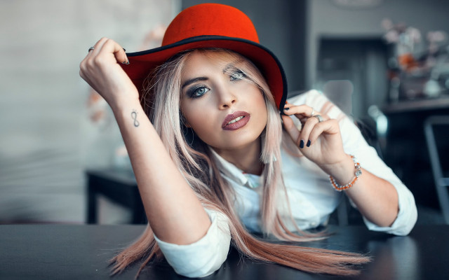 Woman red hat fashion portrait free wallpaper for desktop - medium preview image