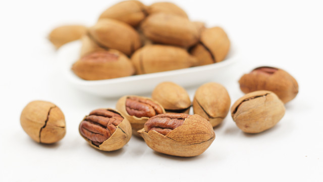 Nuts bowl white background blurry free wallpaper for desktop - medium preview image