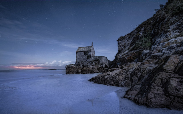 Small house cliff ocean night free wallpaper for desktop - medium preview image