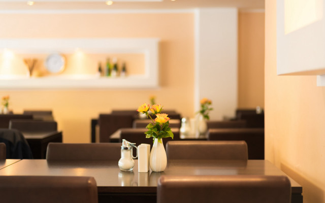 Restaurant tables chairs flower vase free wallpaper for desktop - medium preview image