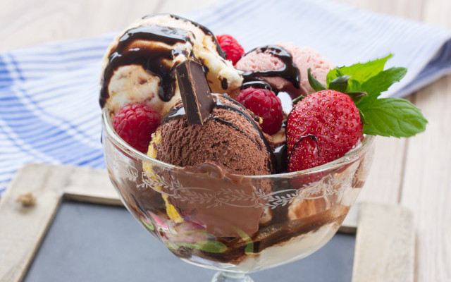 Glass icecream chocolate strawberries blue free wallpaper for desktop - medium preview image