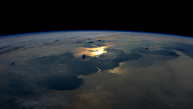 Sunset earth space shuttle mountain free wallpaper for desktop - medium preview image