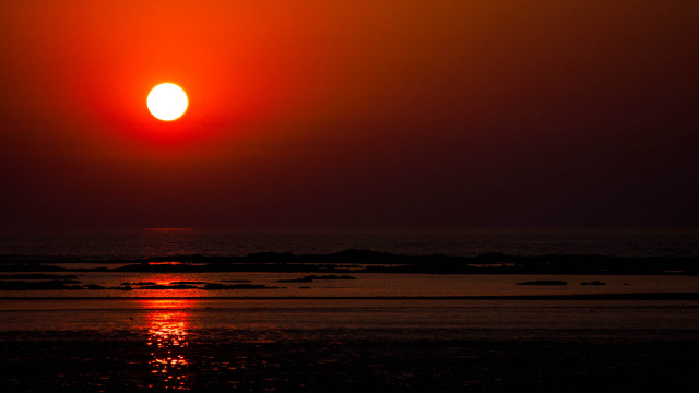 Sunset red sun ocean moonlight free wallpaper for desktop - medium preview image