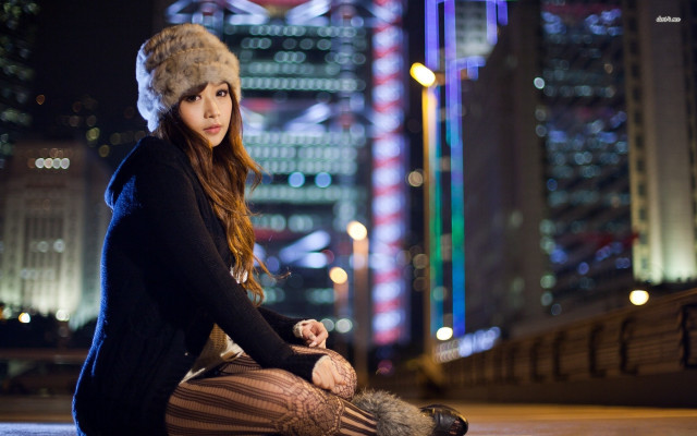 City night woman fur hat free wallpaper for desktop - medium preview image