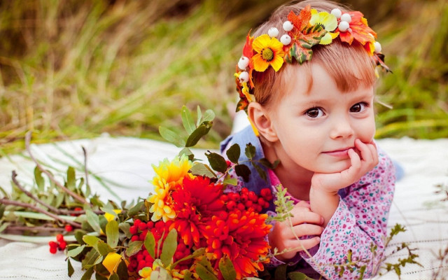 Little girl flowers wreath hair free wallpaper for desktop - medium preview image