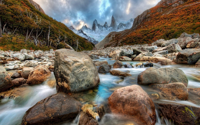 Mountain stream rocks water cloudy free wallpaper for desktop - medium preview image