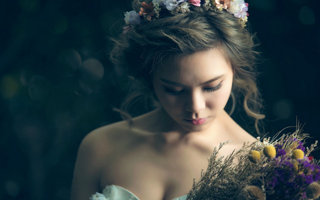 Woman dress bouquet serious portrait free wallpaper for desktop - medium preview image