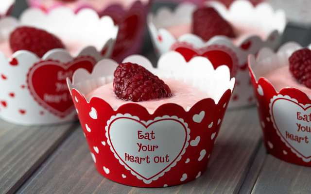 Cupcake closeup raspberries table other free wallpaper for desktop - medium preview image