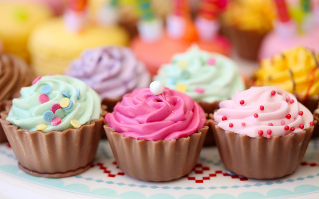 Cupcakes frosting sprinkles rococo pastel free wallpaper for desktop - medium preview image