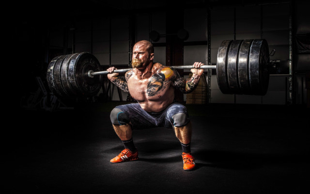 Muscular man squatting barbell dark free wallpaper for desktop - medium preview image