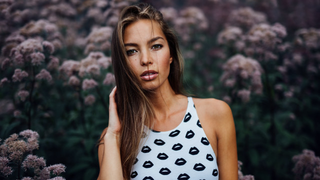 Polka dot top flower field free wallpaper for desktop - medium preview image