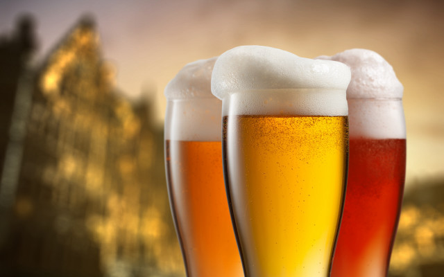 Three glasses beer cityscape night free wallpaper for desktop - medium preview image