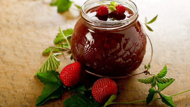 Strawberry jam strawberries leaves food free wallpaper for desktop - medium preview image
