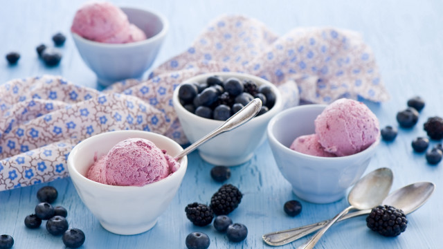 Ice cream bowls berries spoons free wallpaper for desktop - medium preview image