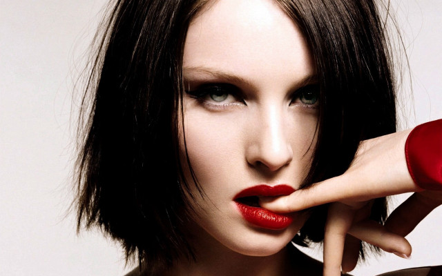 Woman redlipstick blackdress redrings photorealistic free wallpaper for desktop - medium preview image