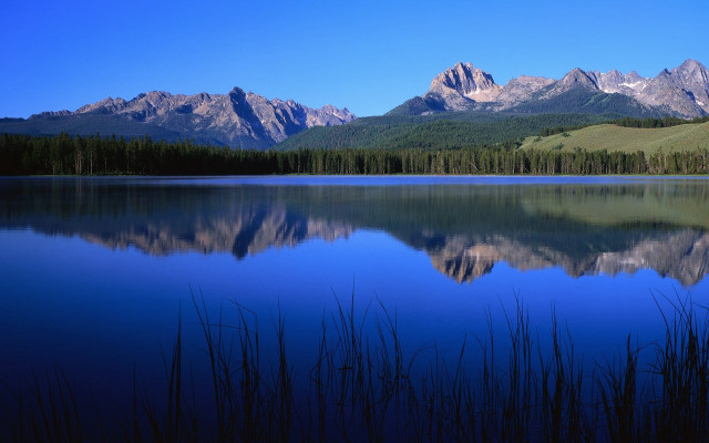 Lake mountains foreground trees bench free wallpaper for desktop - medium preview image