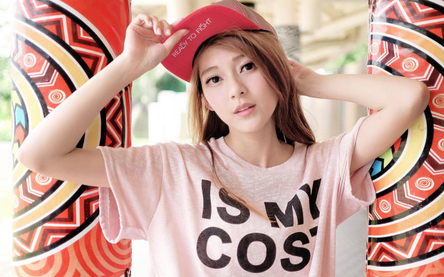 Woman pink shirt red hat free wallpaper for desktop - medium preview image