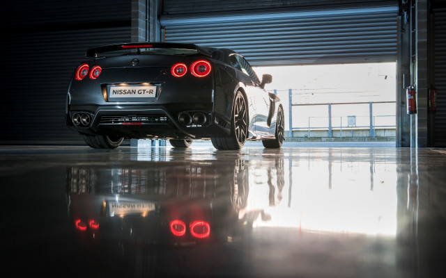 Black sports car garage tilt free wallpaper for desktop - medium preview image