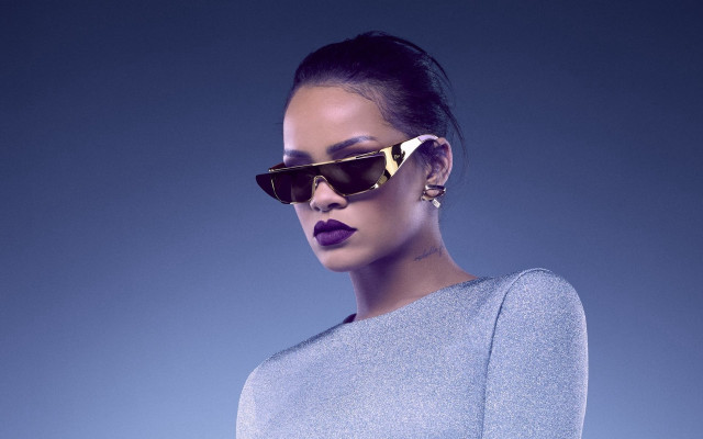 Woman blue dress gold triangle free wallpaper for desktop - medium preview image