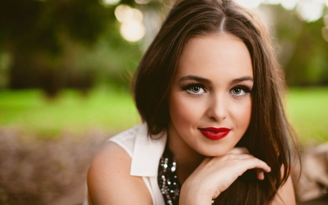 Daphne mcclure portrait bokeh redlips free wallpaper for desktop - medium preview image