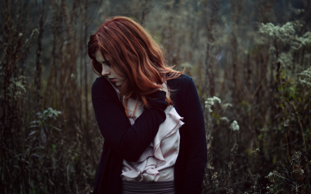 Red haired woman forest tallgrass free wallpaper for desktop - medium preview image