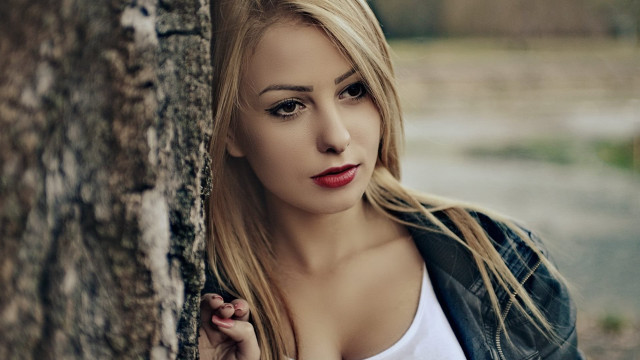 Woman leaning tree blonde red free wallpaper for desktop - medium preview image