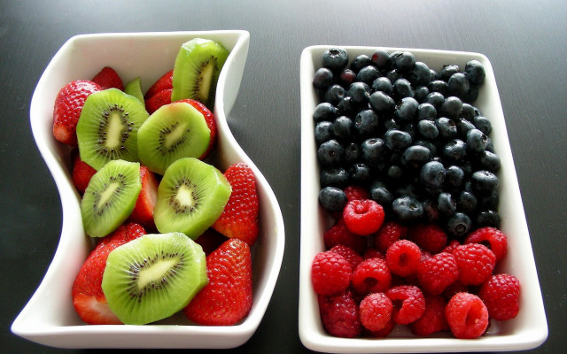 Fruit bowls berries kiwi still free wallpaper for desktop - medium preview image