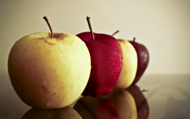 Three apples reflective surface conceptual free wallpaper for desktop - medium preview image