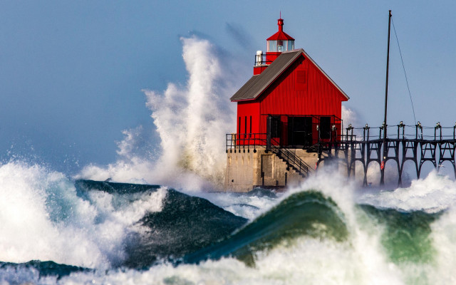 Red lighthouse waves pier clear free wallpaper for desktop - medium preview image