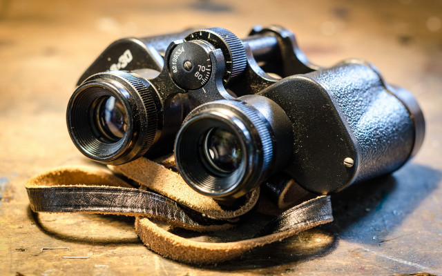 Binoculars leather strap scissors beach free wallpaper for desktop - medium preview image