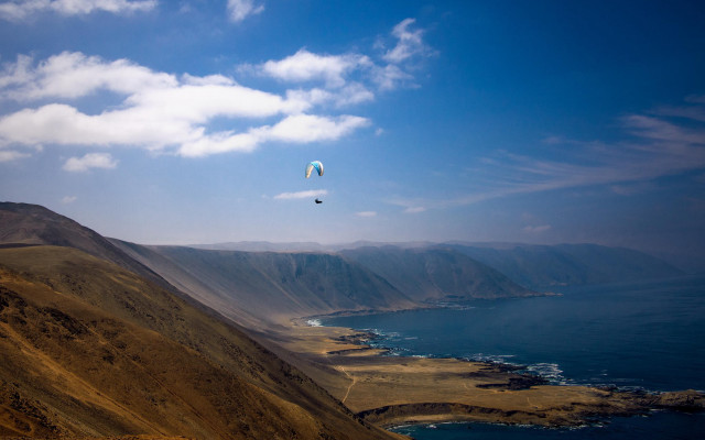 Kites mountain ocean water sky free wallpaper for desktop - medium preview image