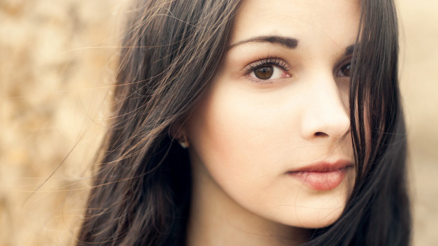 Woman longhair necklace serious americanbarbizon free wallpaper for desktop - medium preview image