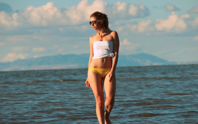 Woman bikini surfboard mountain ocean free wallpaper for desktop - medium preview image