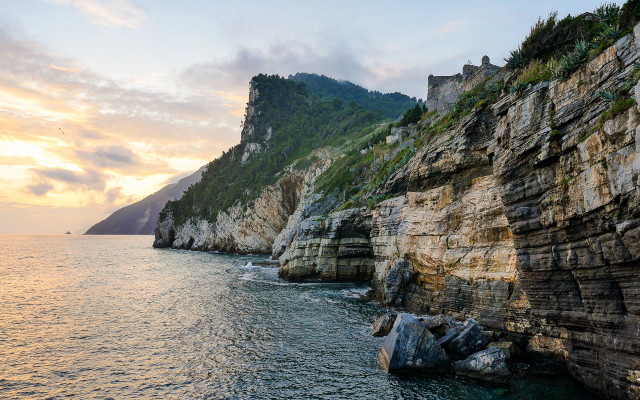 Cliff water cityscape mountain sunset free wallpaper for desktop - medium preview image