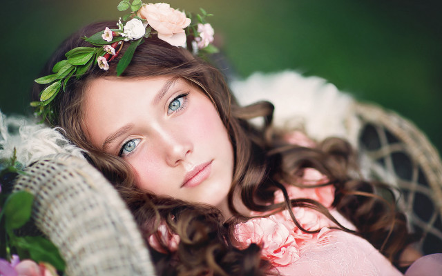 Young girl flower crown bouquet free wallpaper for desktop - medium preview image