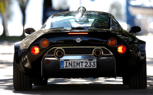 Black sports car road tiltshift free wallpaper for desktop - medium preview image