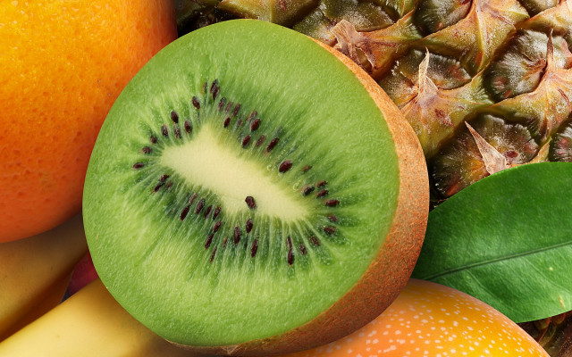 Kiwi sliced fruit leaves table free wallpaper for desktop - medium preview image