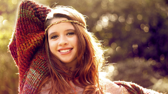 Young girl knitted hat scarf free wallpaper for desktop - medium preview image
