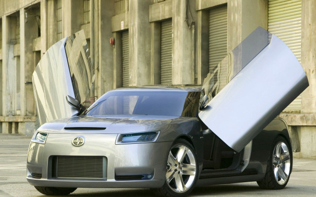 Silver car city street door free wallpaper for desktop - medium preview image