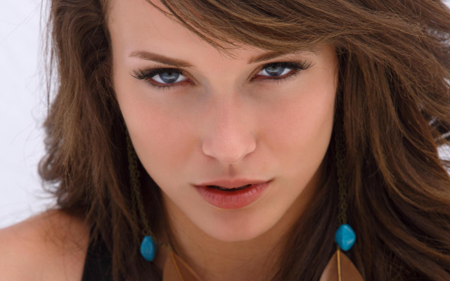Woman blue eyes necklace serious #2 free wallpaper for desktop - medium preview image