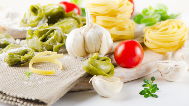 Pasta variety tablecloth garlic tomato free wallpaper for desktop - medium preview image