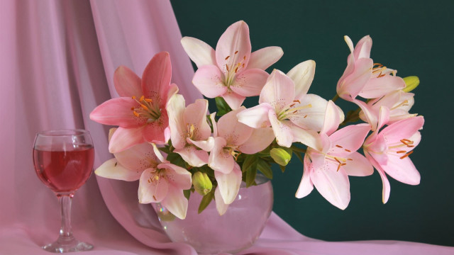 Pink flower vase wine tablecloth free wallpaper for desktop - medium preview image