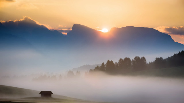 House field foggy sky mountain free wallpaper for desktop - medium preview image