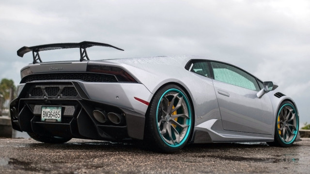 Silver sports car blue rim free wallpaper for desktop - medium preview image