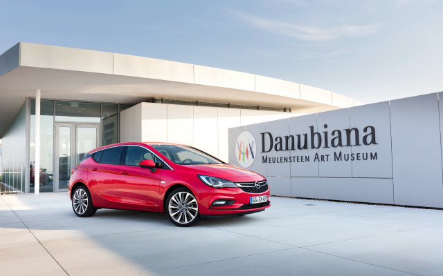 Red car museum danupiana viennese free wallpaper for desktop - medium preview image