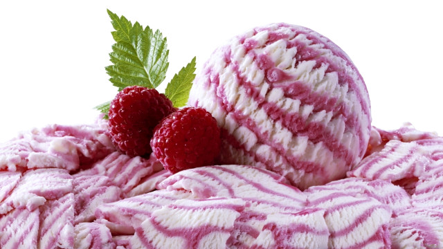 Raspberry swirl cake raspberries leaf free wallpaper for desktop - medium preview image