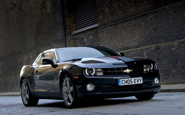 Black car road brick wall free wallpaper for desktop - medium preview image