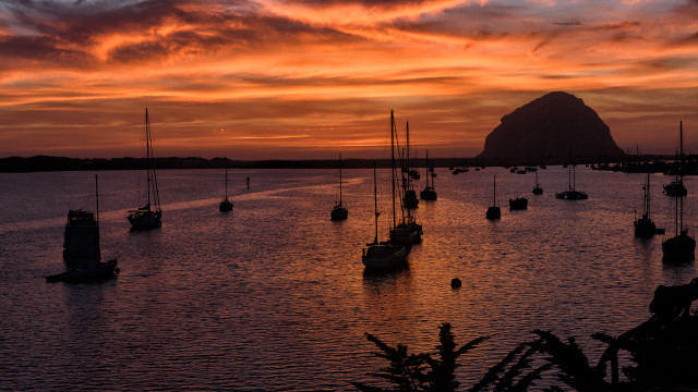 Sunset boats mountain red sky free wallpaper for desktop - medium preview image